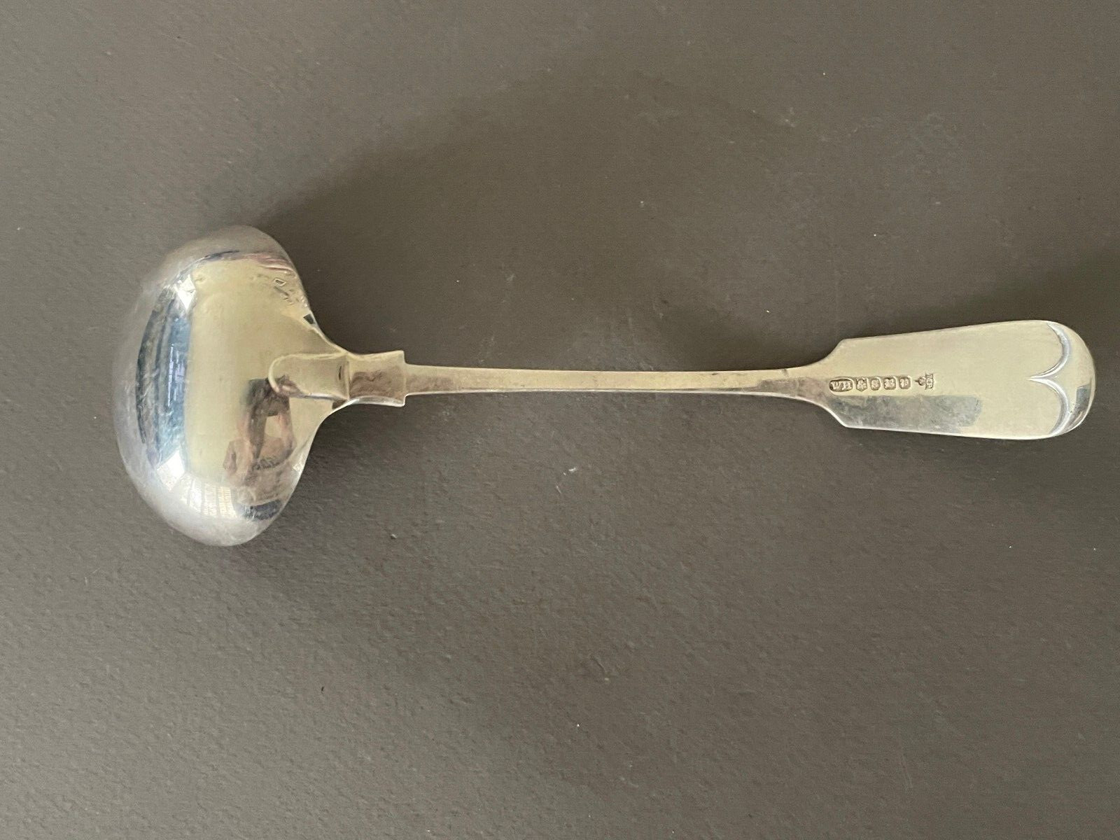 VINTAGE WILLIAM SUTTON & SONS SILVERPLATE GEORGIAN STYLE FIDDLE BACK LADLE