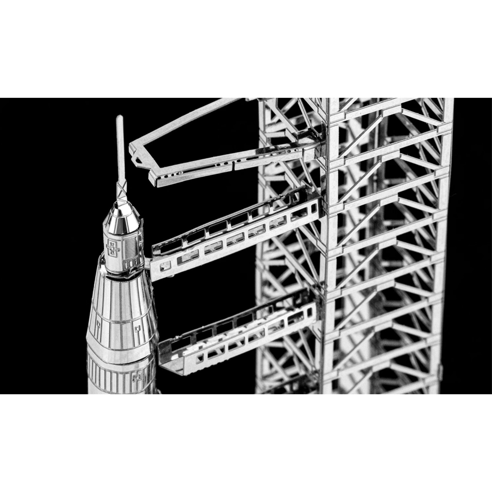 New 5.9in 1/770 High Quality USA Apollo 11 Saturn V w/ Gantry Unassembled Model