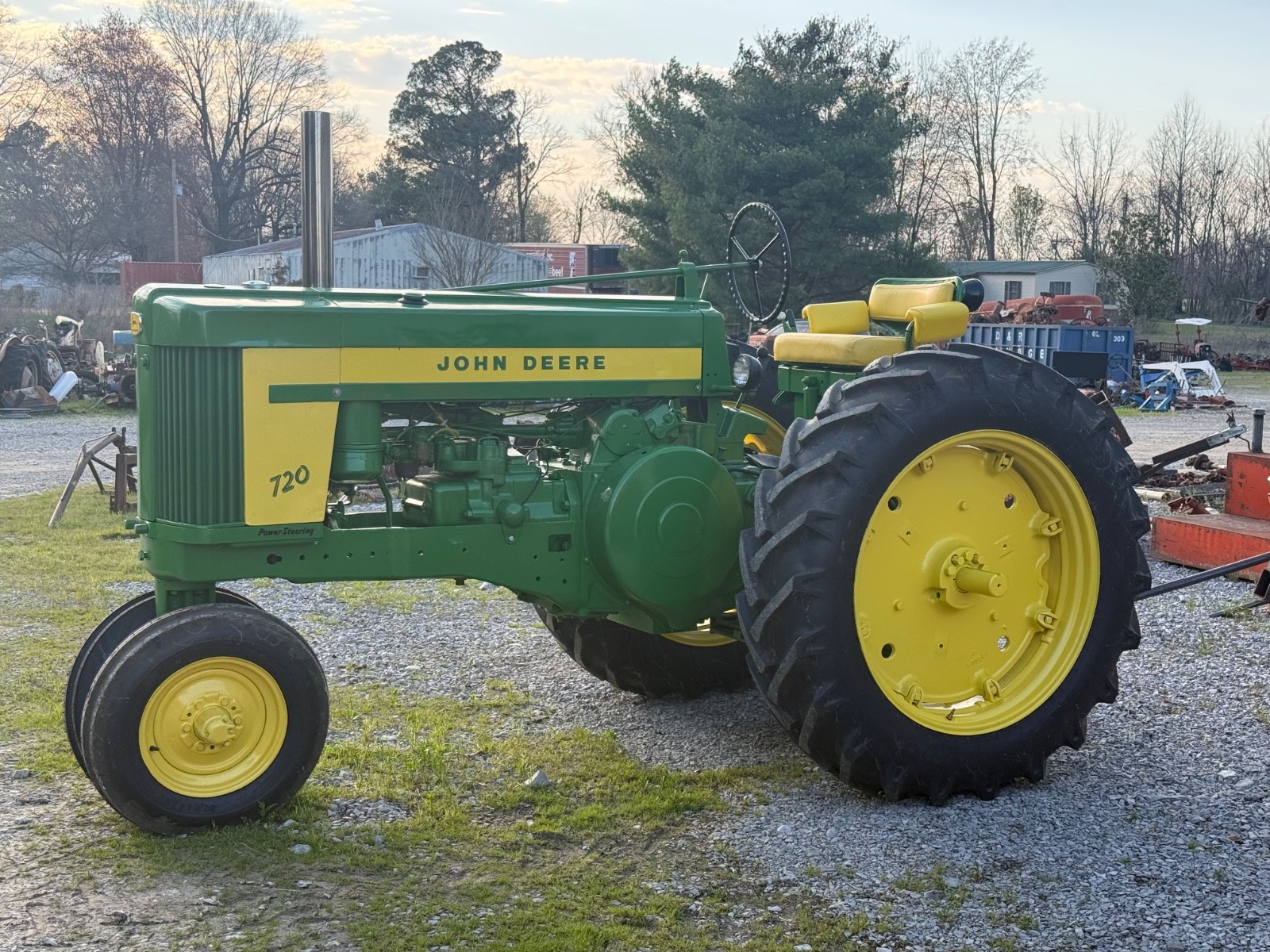 720 JOHN DEERE TRACTOR 881 HRS