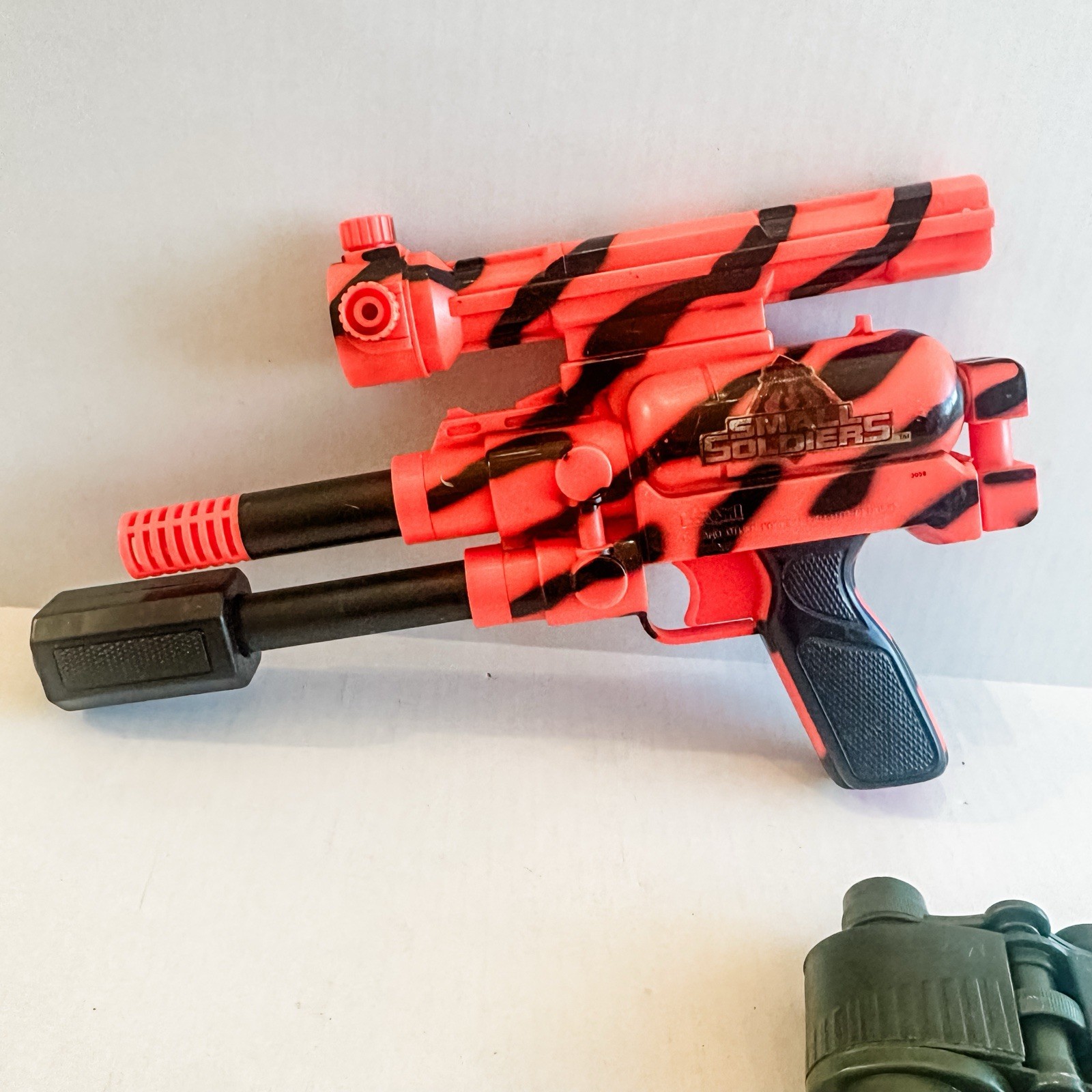 Larami Small Soldiers Toy Dart Blaster (Untested) Binoculars & Knife READ