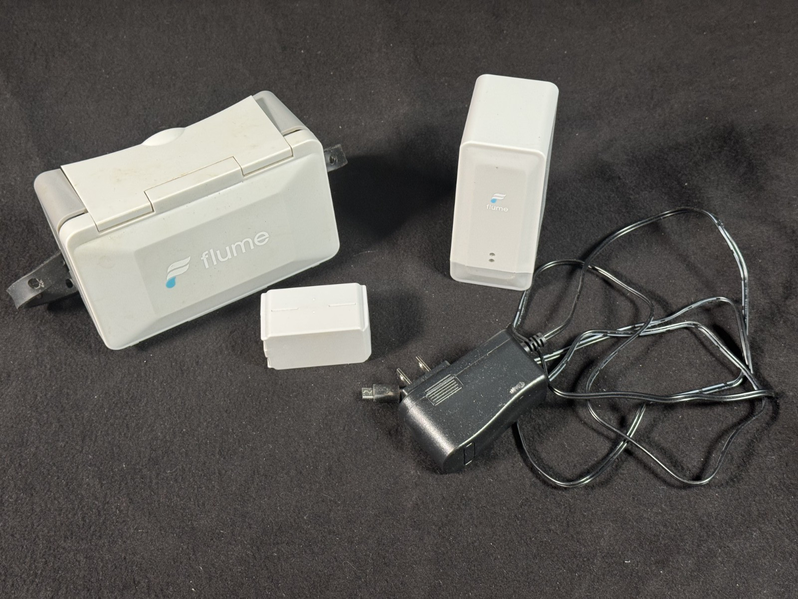 Flume 2 Home Water Monitor Leak Detector F2600 F2700 with Flume battery