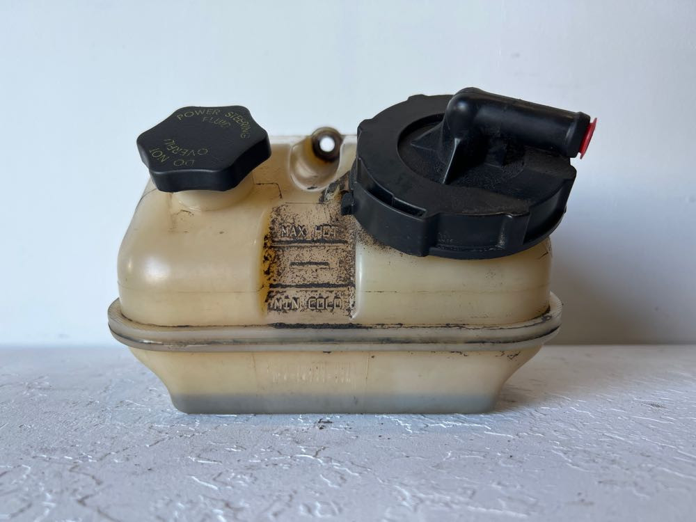 2008-2014 Freightliner Business Class M2 Power Steering Reservoir A1 (631-10278)