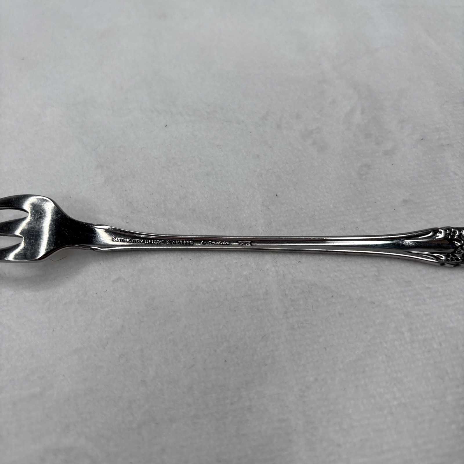 2 Cocktail Forks Oneida Raphael Distinction Deluxe Stainless Flatware