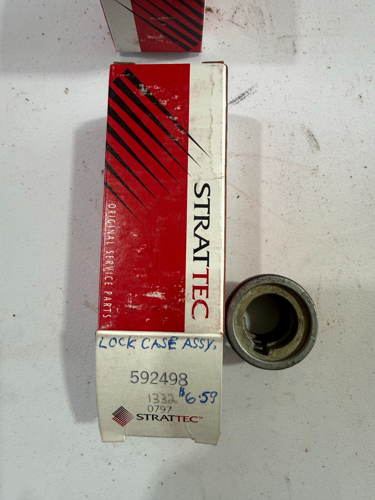 NOS Strattec 592498 Lock Case Assembly for GM Tailgates 1988-2000
