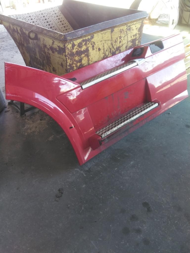 For 2013 VOLVO VNL SIDE FAIRING Left , MN