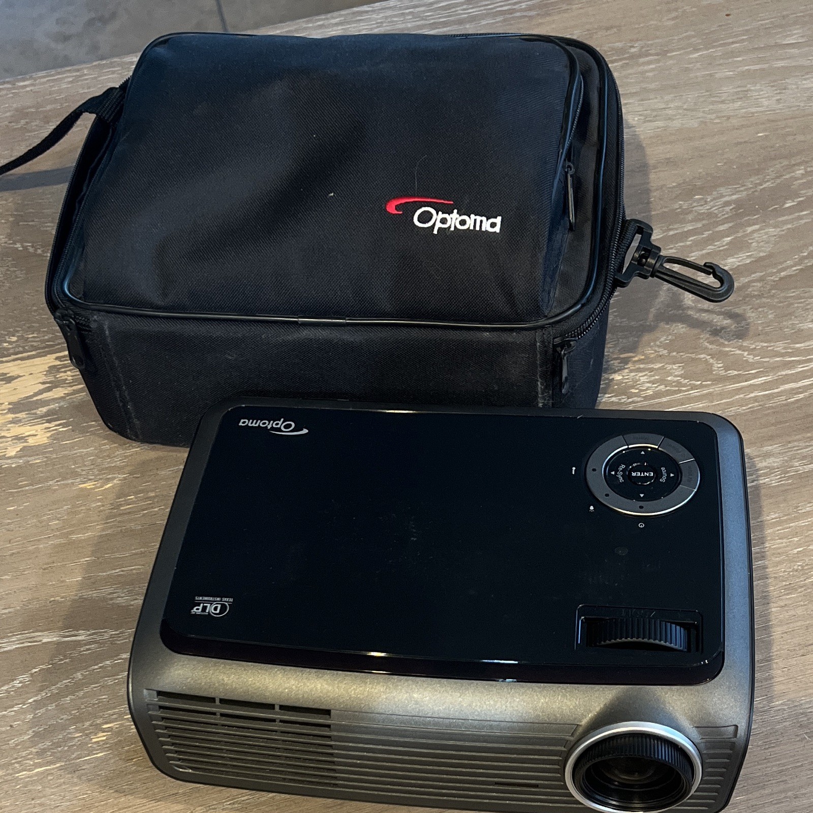 Optoma DLP Desktop Projector VGA w/ Carry Case Remote & VGA Cable
