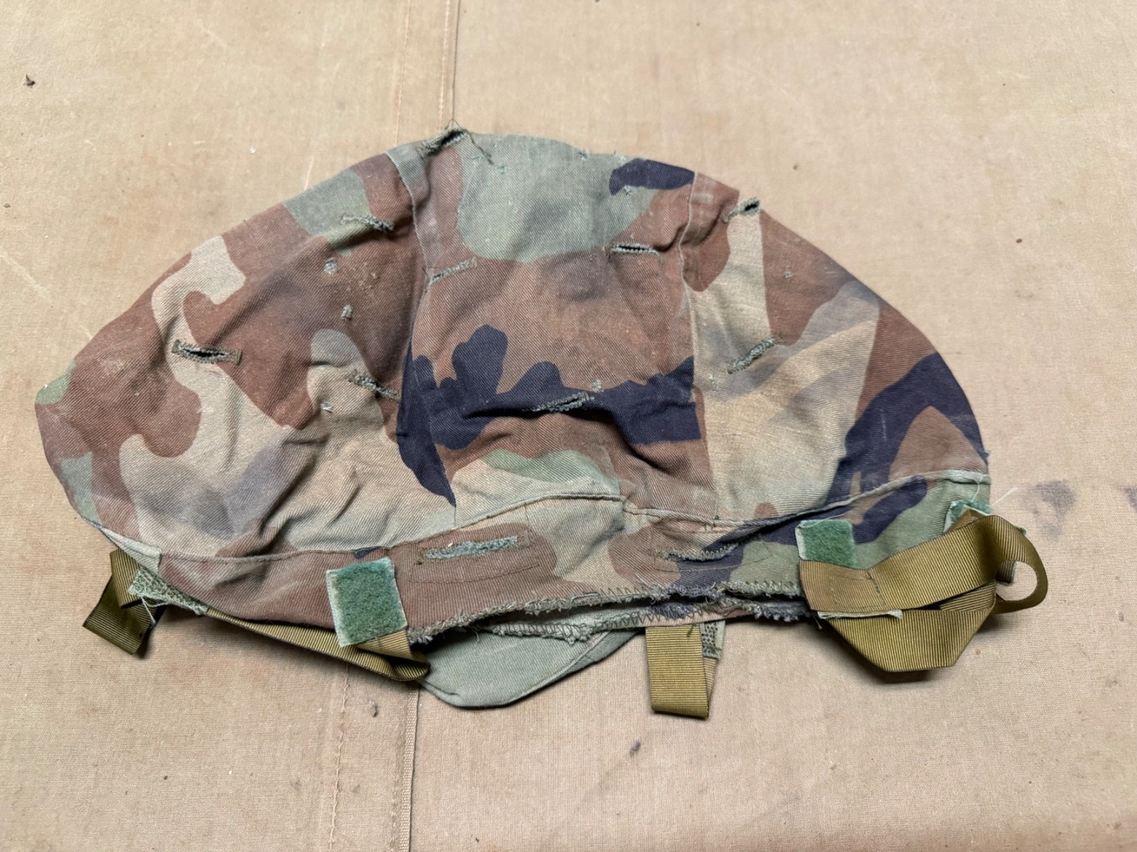 ORIGINAL  2000S US ARMY INFANTRY AIRBORNE PASGT HELM WOODLAND CAMO COVER