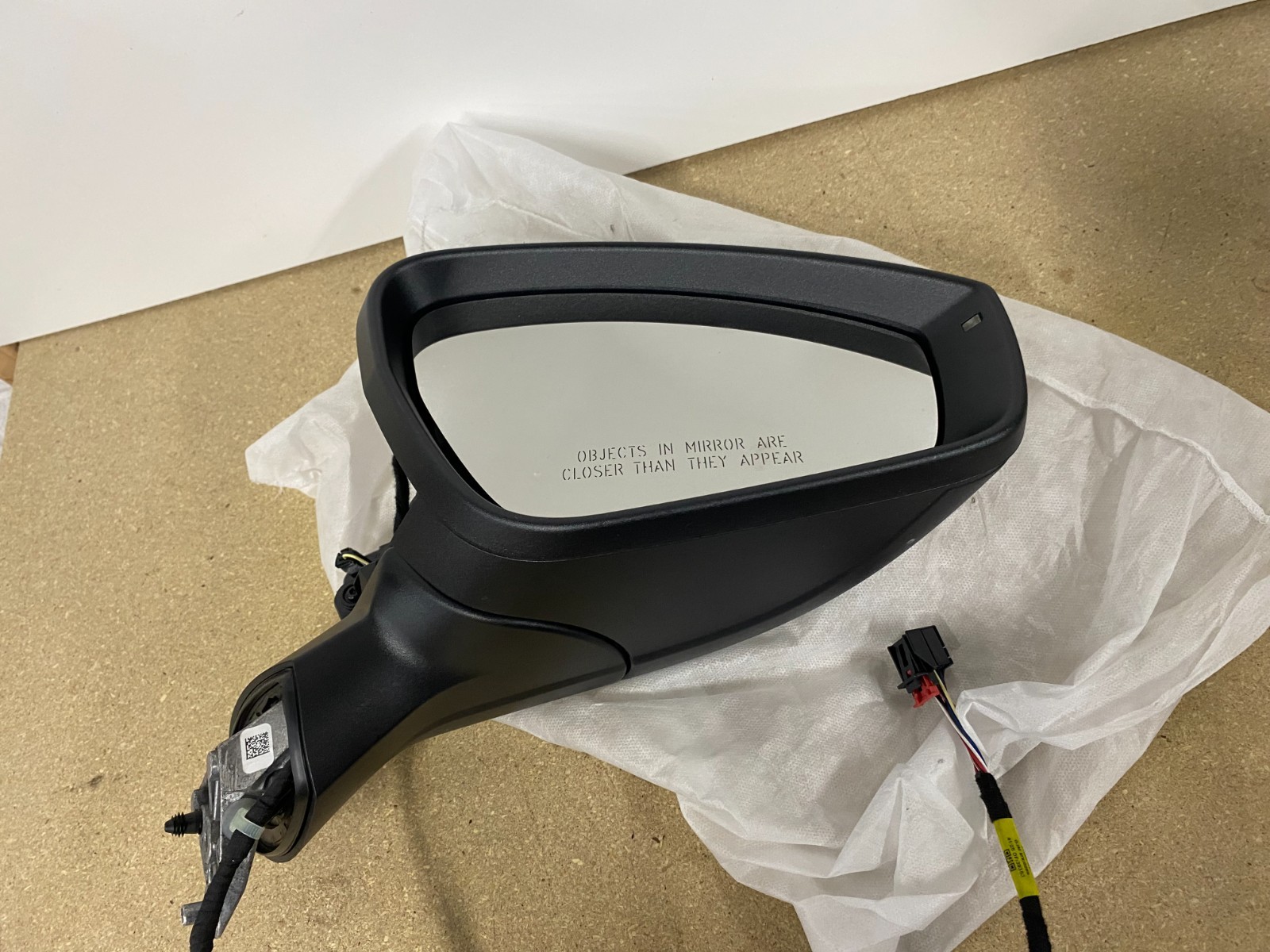 2025-2026 Volkswagen Tiguan Right Passenger Side Signal Door Mirror OEM
