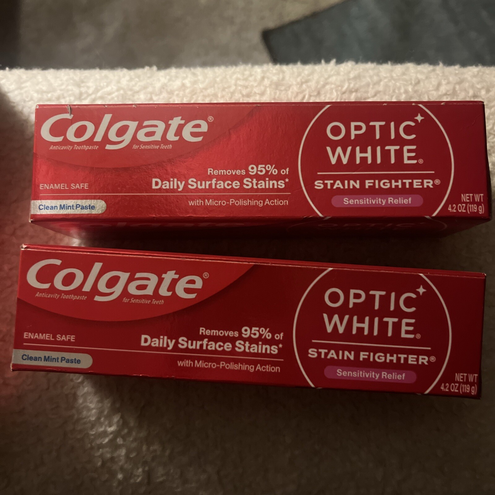 2 Colgate Optic White Stain Fighter Sensitivity Relief Clean Mint Exp 8/26