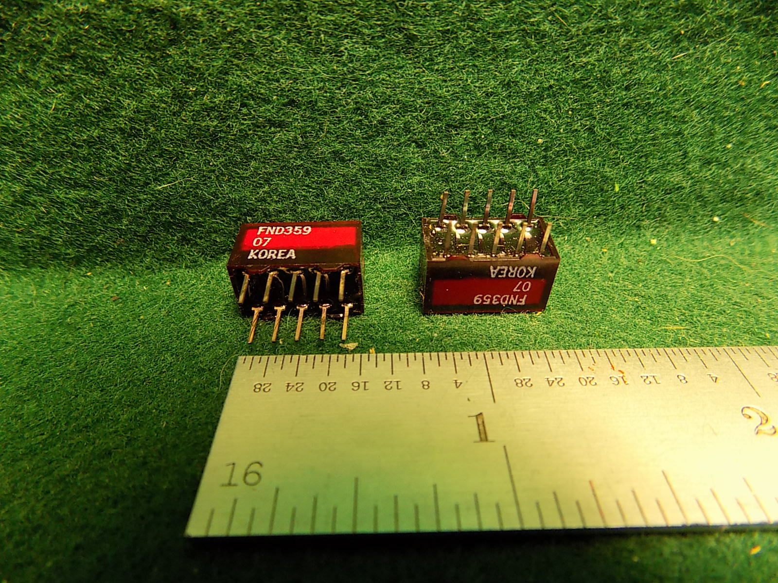 Lot of 2 FAIRCHILD FND359 Opto Display, 7-Segment Red LED NOS