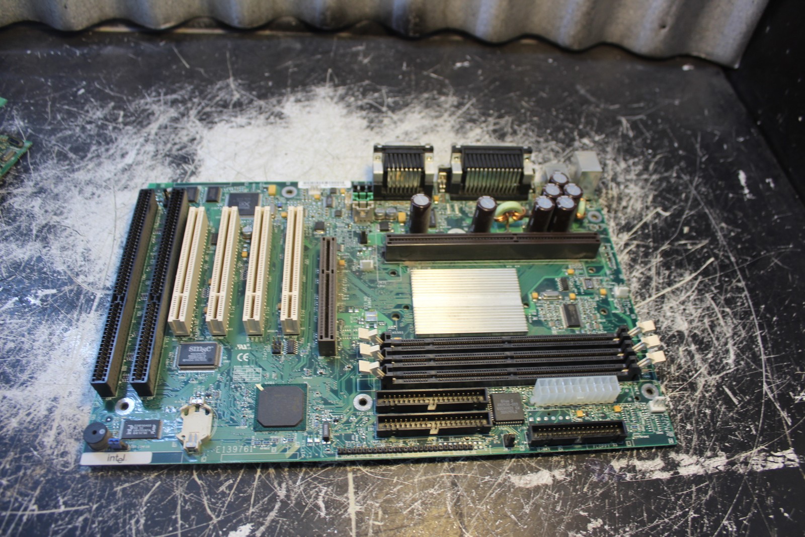 INTEL SE440BX-2 Slot 1 Processor Motherboard