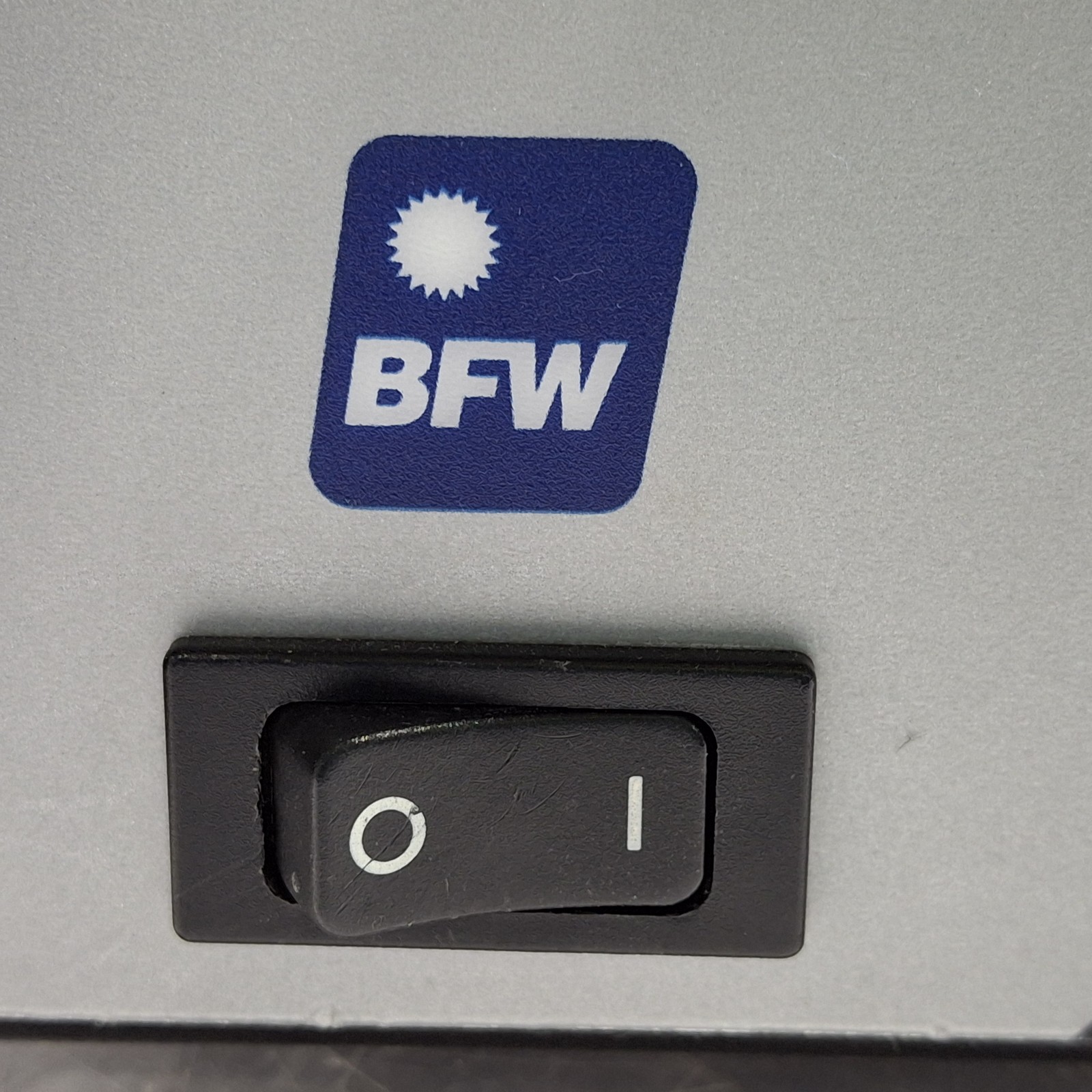 BFW, Inc. Maxenon Xi 300 Light Source