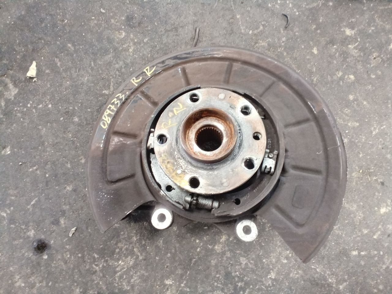 GHIBLI    2014 Rear Left Side Knuckle/Stub 352324