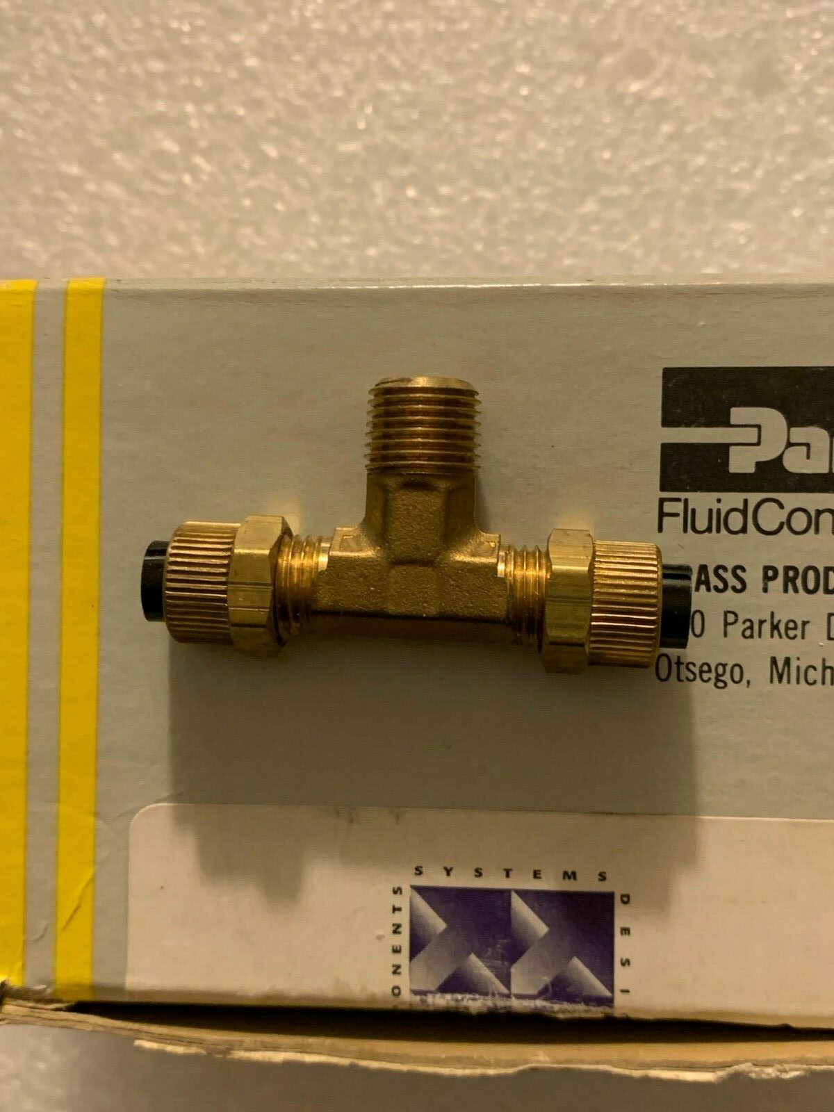 Parker 172P-4-2 1/4" Compression x 1/8" MNPT Brass Branch Tee