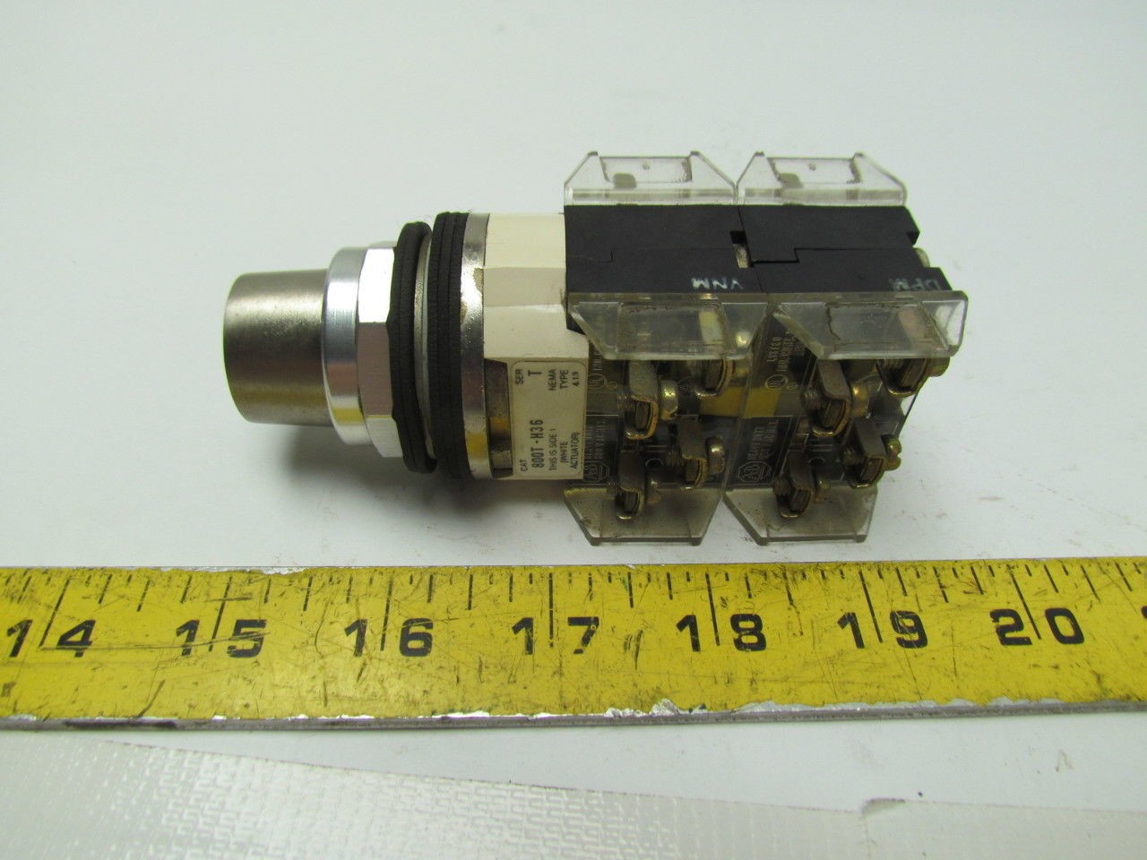 Allen Bradley 800T-H36 Ser.T Rotary Switch 30.5mm 2 POS Lock cylinder no Key