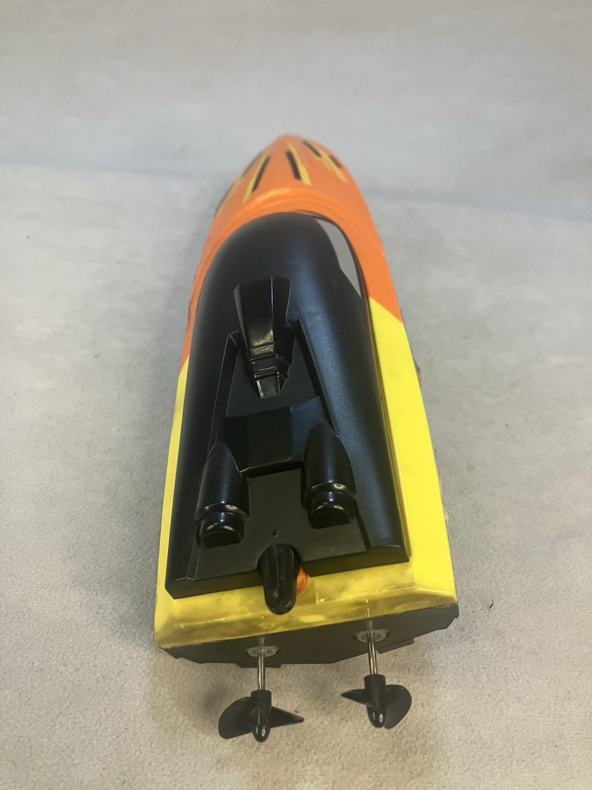 XVB Remote Control High Speed Full Function Speed Boat No remote/ Seems Glued