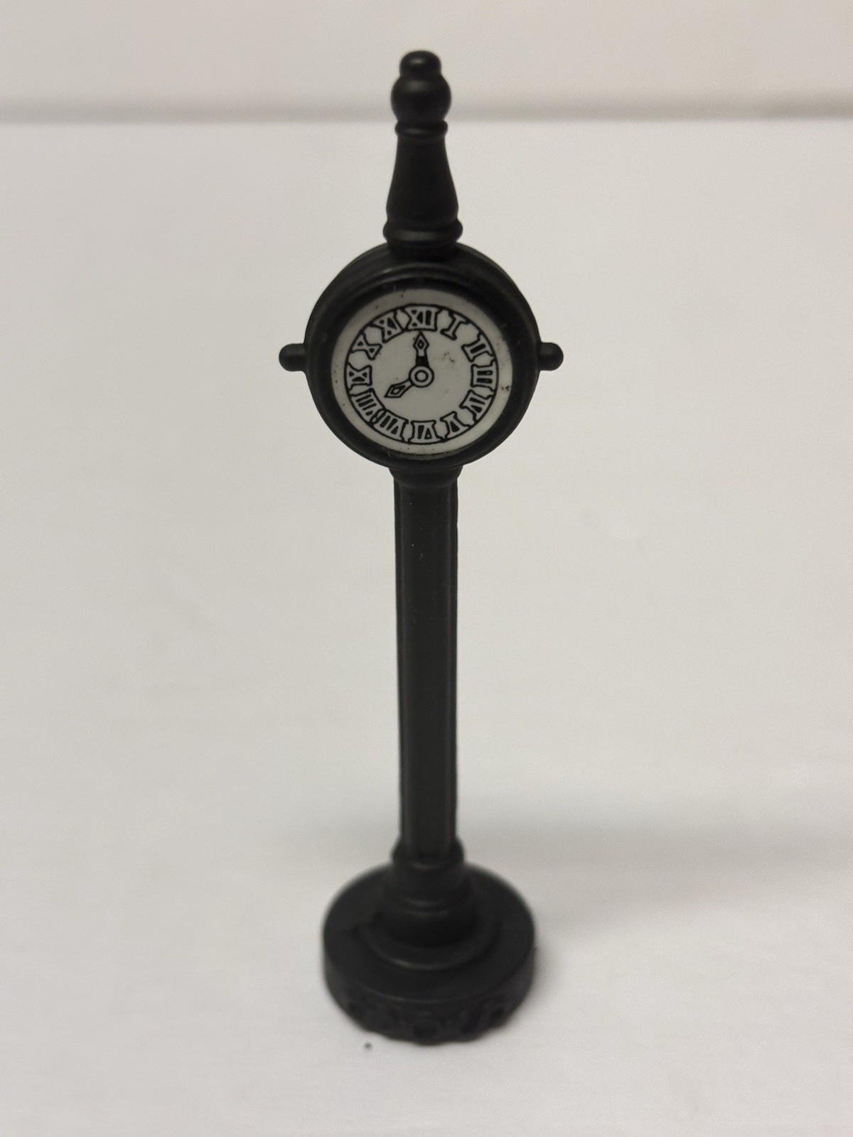 O Scale 3 1/2” Tall Black Metal Station/Town Square Clock