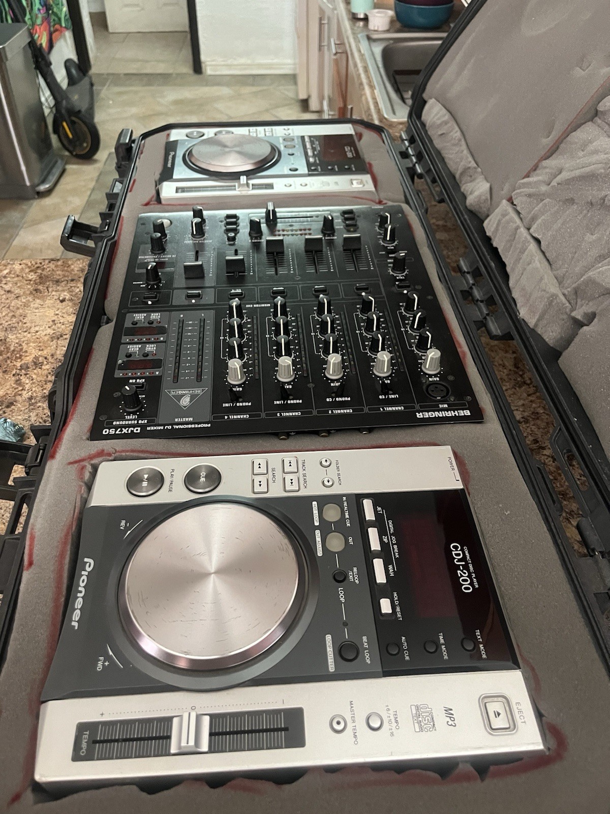 Pioneer Cdj 200 X2 Mixer  Behringer Pro Djx 750