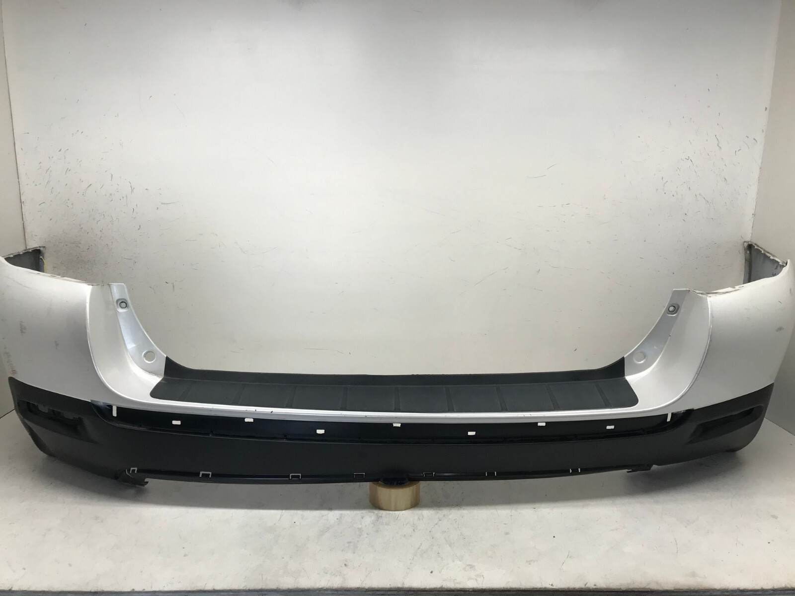 Rear Bumper LOCAL Toyota Highlander Base SE Limited Plus Hybrid White 11-13 OEM