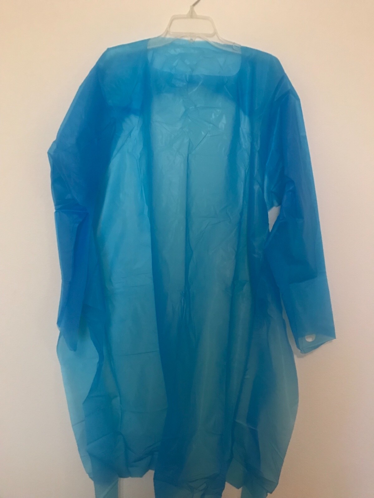 200 Count - Disposable Isolation Gown w/ Thumb Loop Fluid Resistant Polyethylene