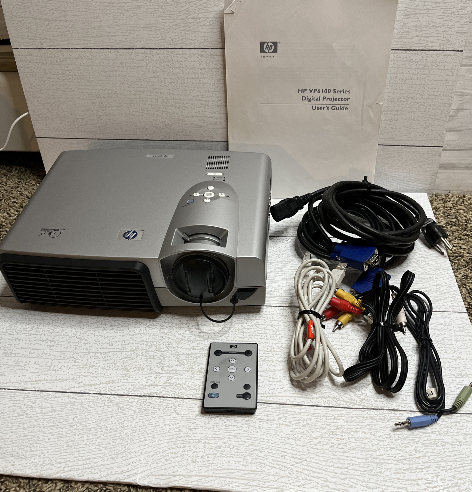 HP DLP Video Movie Night Portable Digital Projector VP6100 W/ Remote & Manual