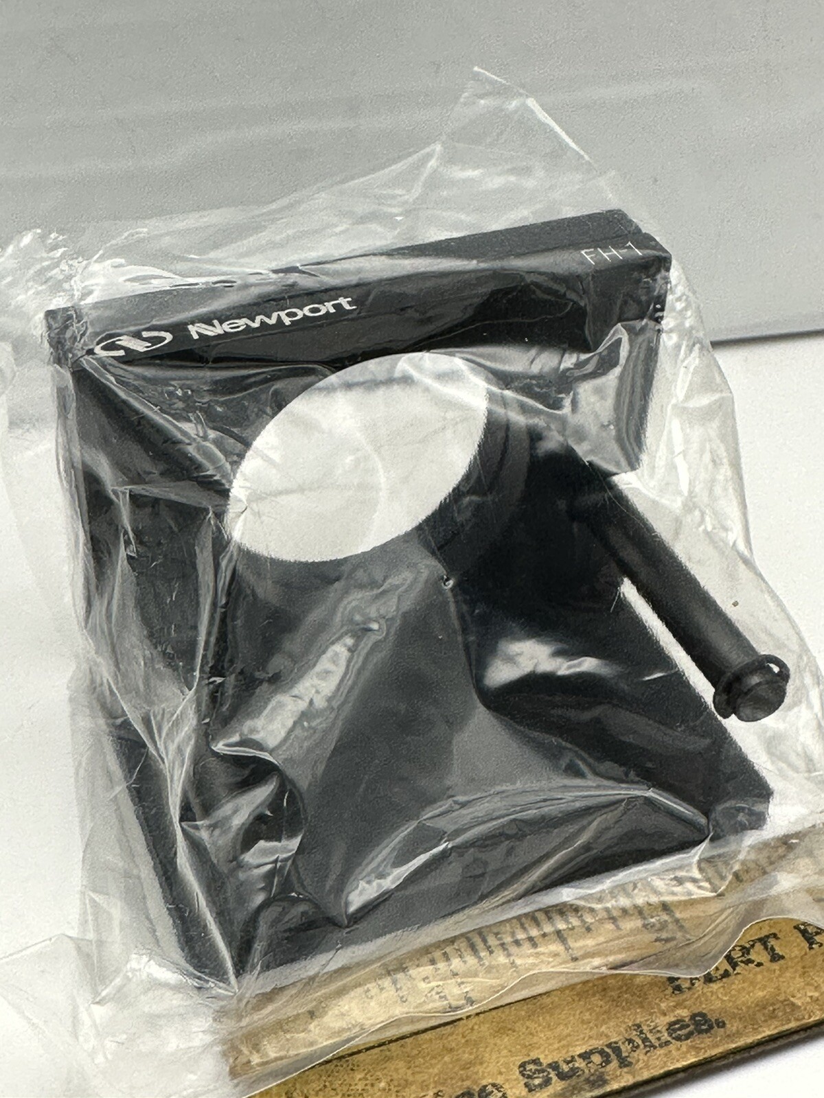 Newport Model FH-1 Filter Holder NRC Optical Laser Breadboard NOS, New