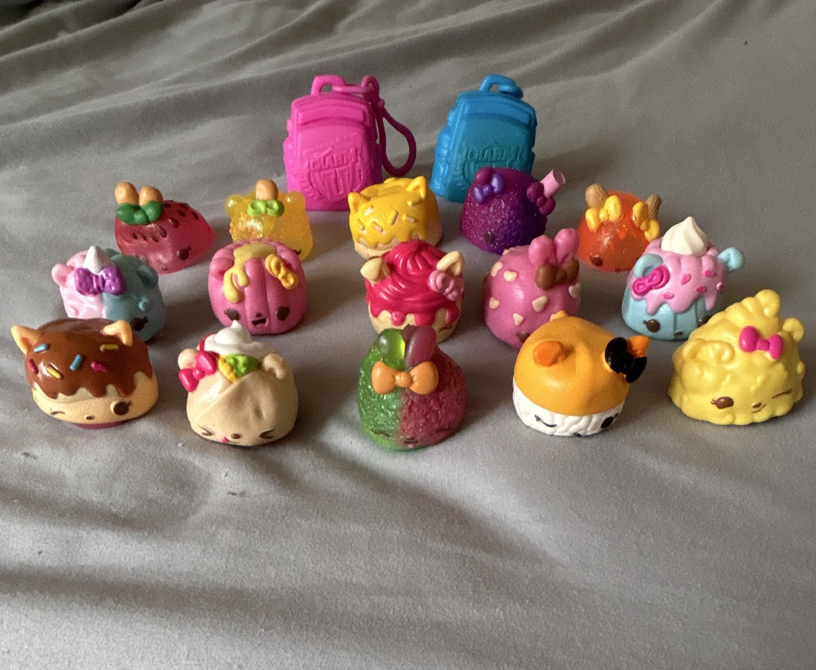 Num Noms Mix and Match and Charm U mini backpack lot of 17 Mini Figure