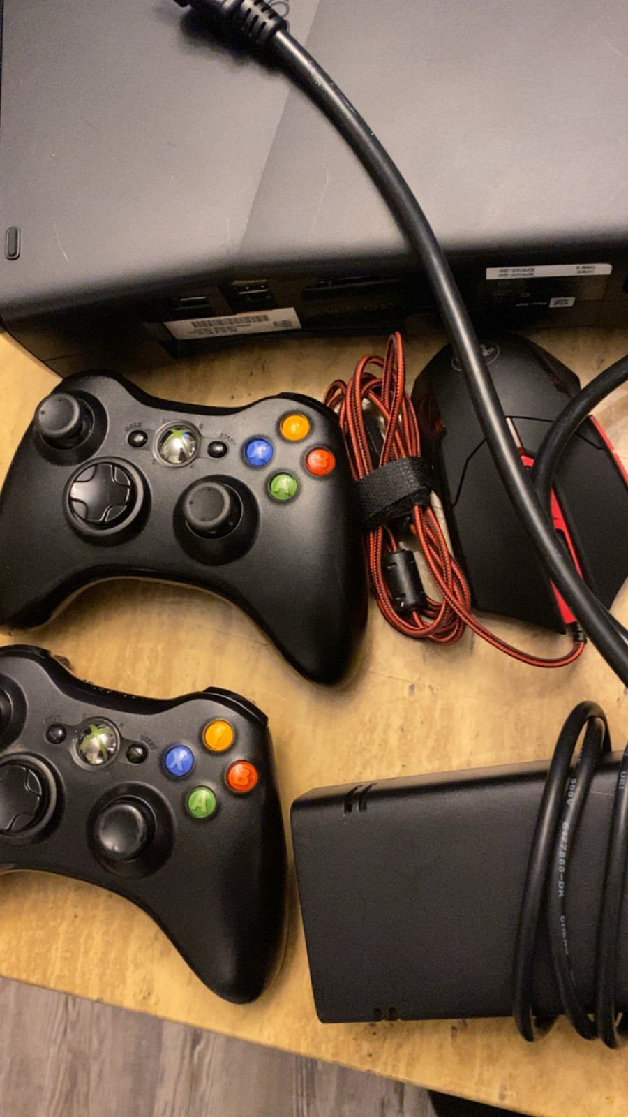 Xbox 360 3 Controllers 1 Mouse 1 Keyboard Mint Condition
