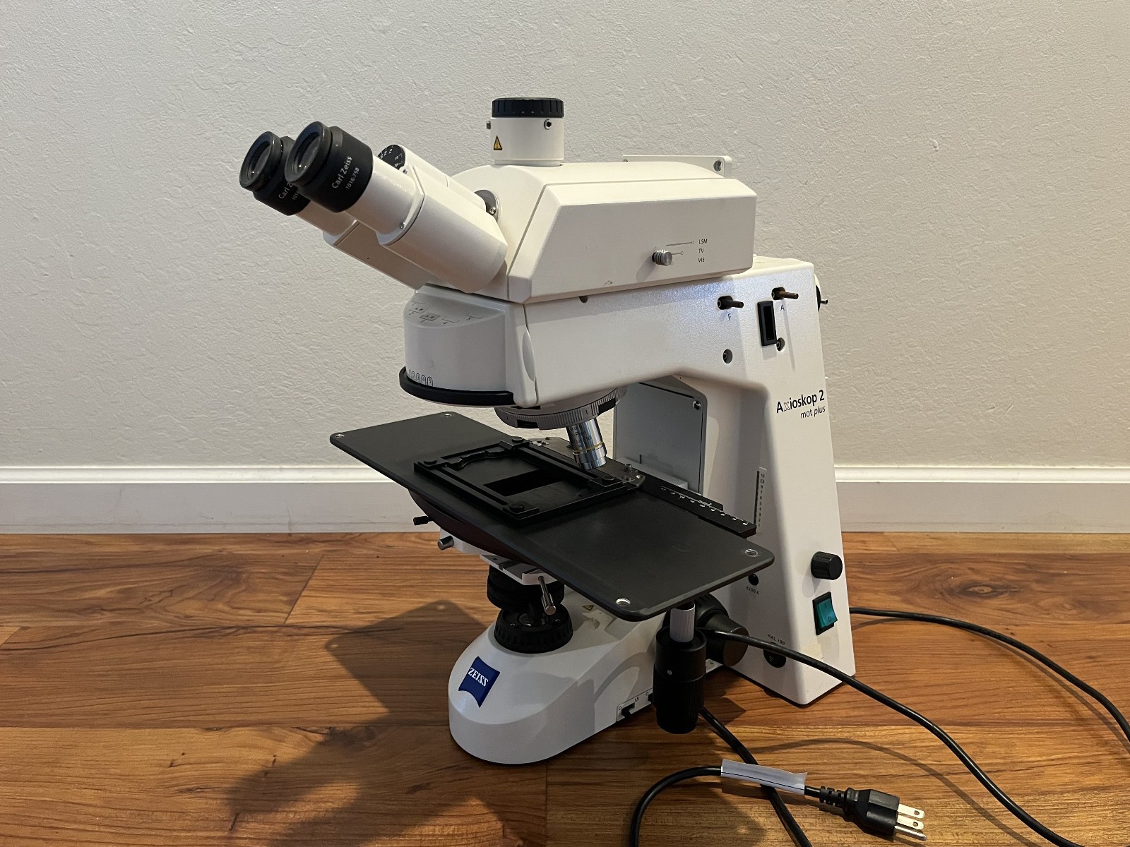 Zeiss Axioskop 2 Mot Plus Microscope with Power Stage and 10x Objective Lens