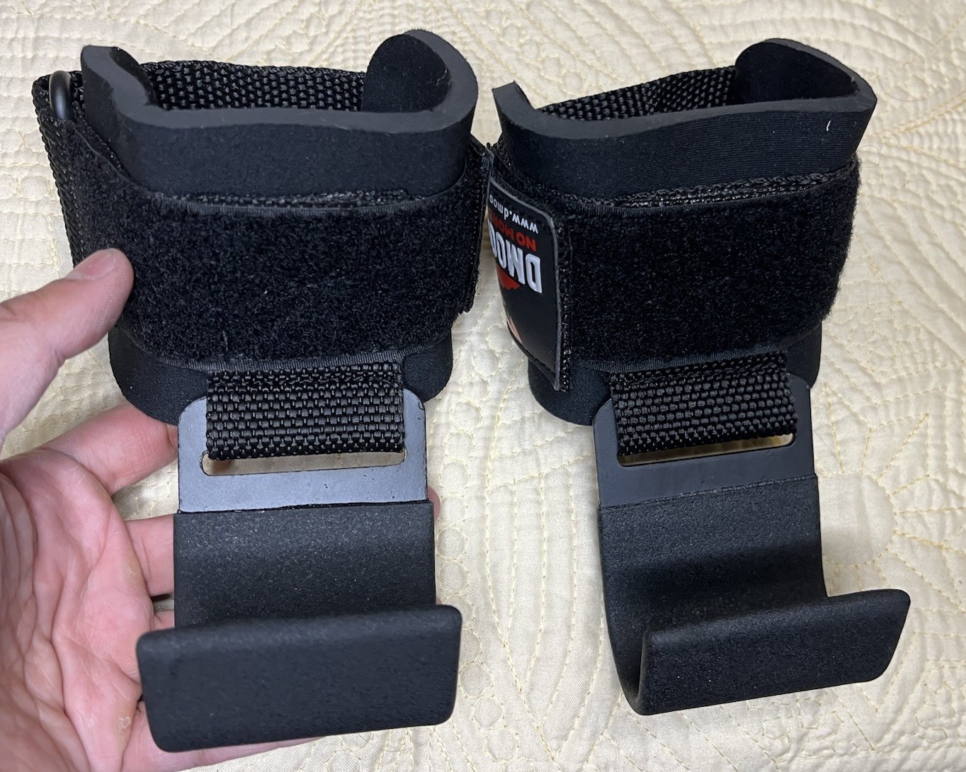 DMoose Weight Lifting Hooks Pair Black