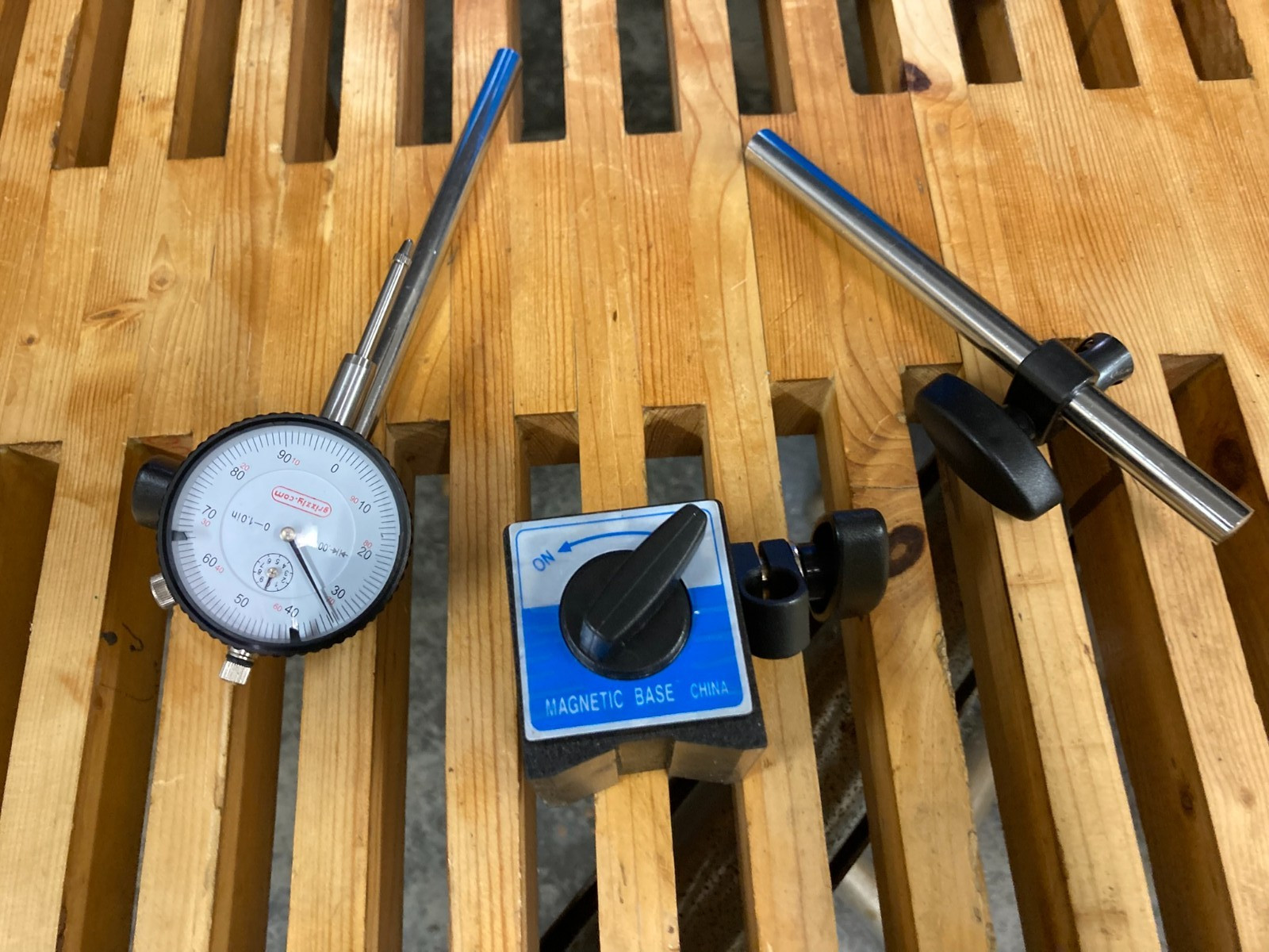 Precision Measuring Device with Magnetic Base
