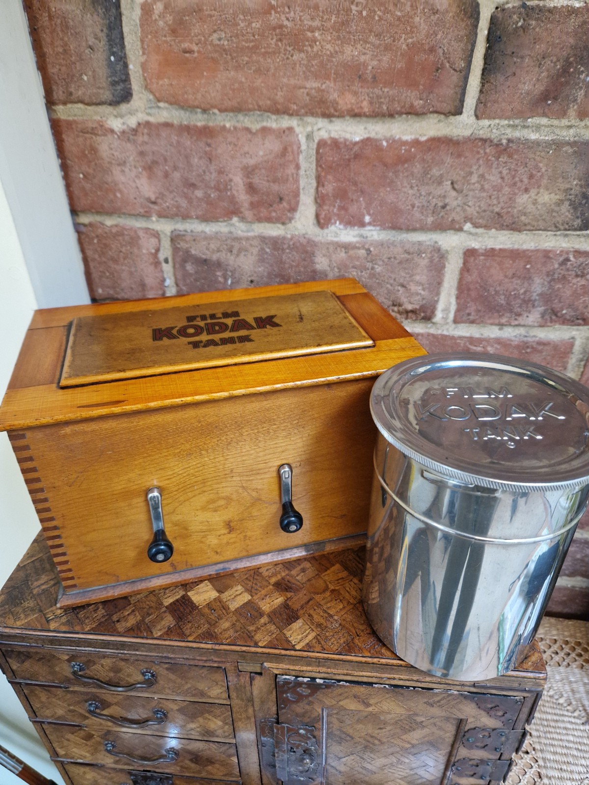 VINTAGE WOODEN KODAK BOX 3 1/2” B-2 + FILM TANK C - DARK ROOM DEVELOPING