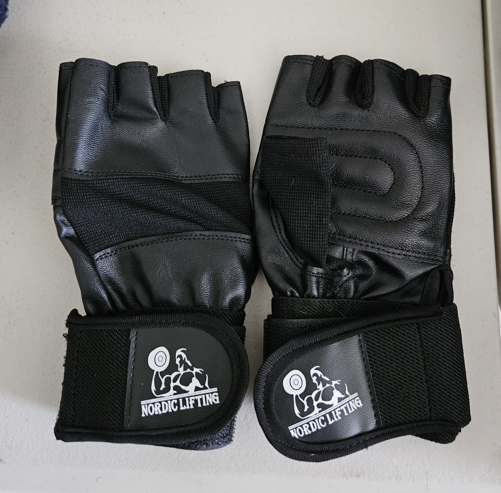 New Women's Lifting Gloves. Size Small.