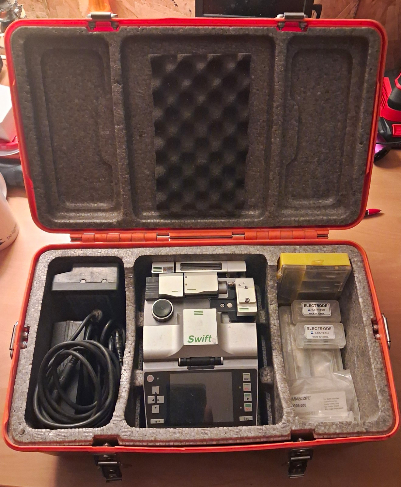 ILSINTECH Swift F1 Fusion Splicer Kit w/ Case, Charger/Power Supply & Electrodes