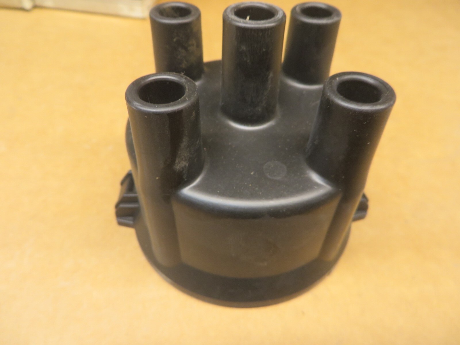 DISTRIBUTOR CAP # JA918 vintage new N O S fits HONDA NISSAN ISUZU SUBARU