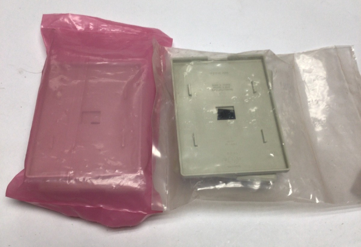 Rauland Responder R4K Console Receptacle R4KRECP new missing screws Lot of 2