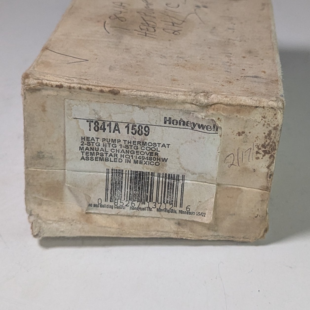 Honeywell T841A,B Easy-To-See Heat Pump Thermostat