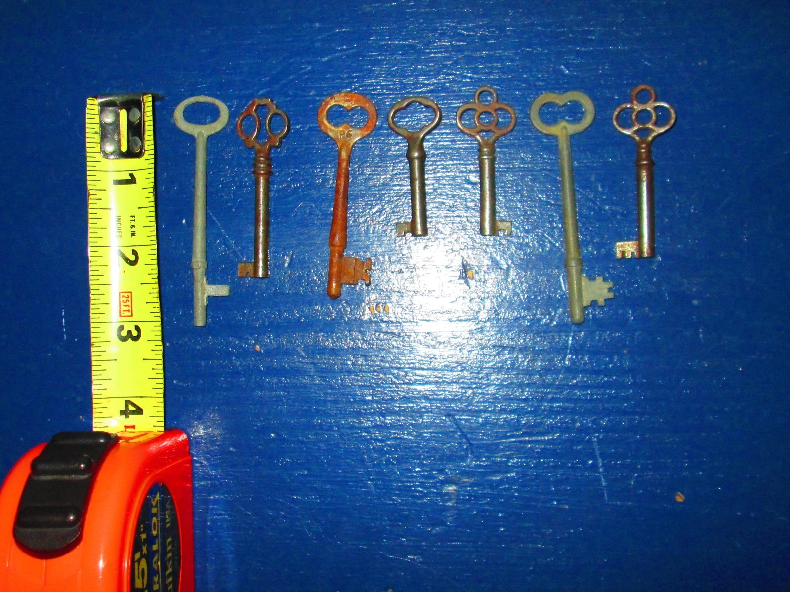 Lot of 7 skeleton antique church keys steampunk jewelery Clover Bow