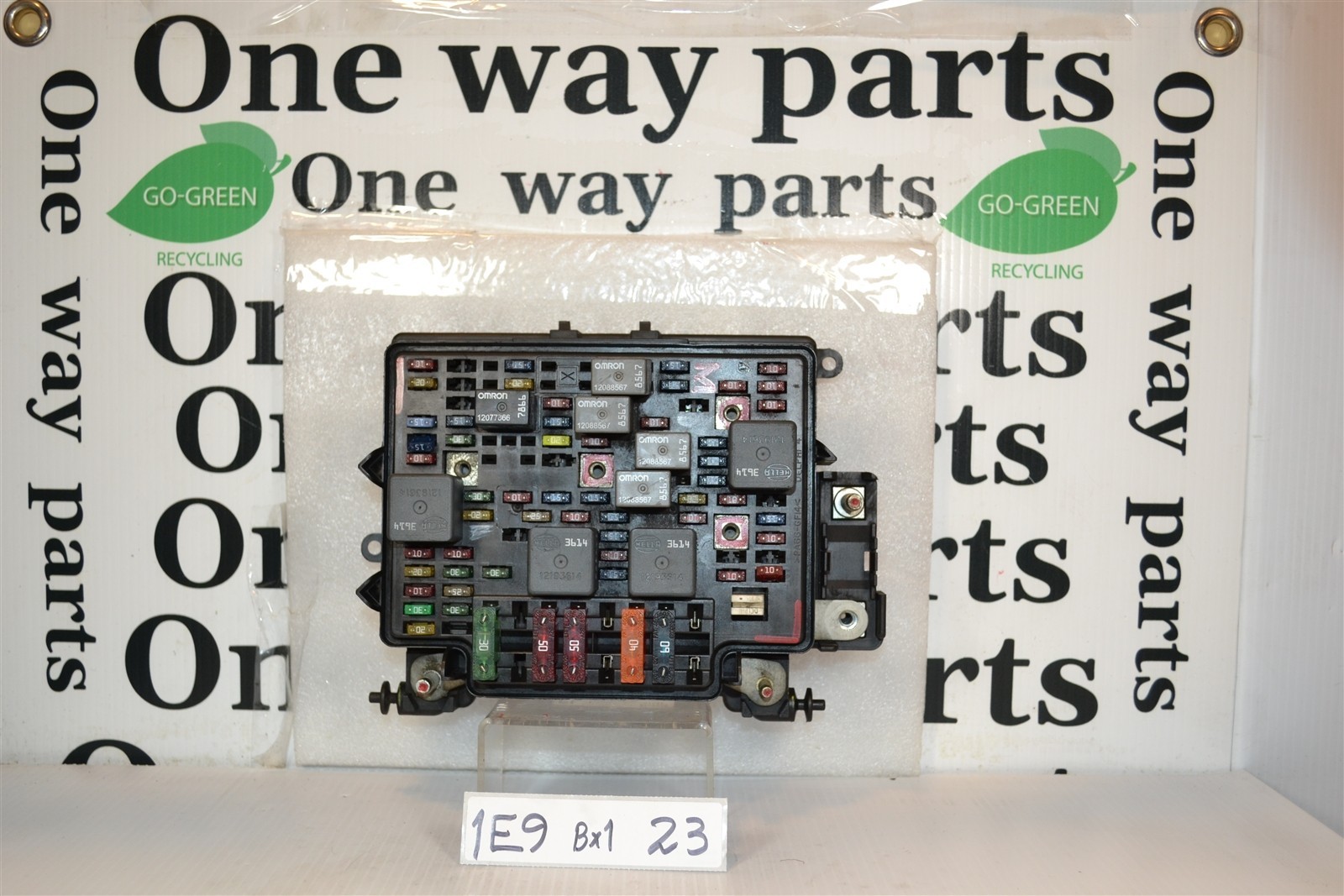 15328806 Silverado,Suburban,Sierra 2000-02 Engine Fuse Box Module OEM 1E9 23 B1