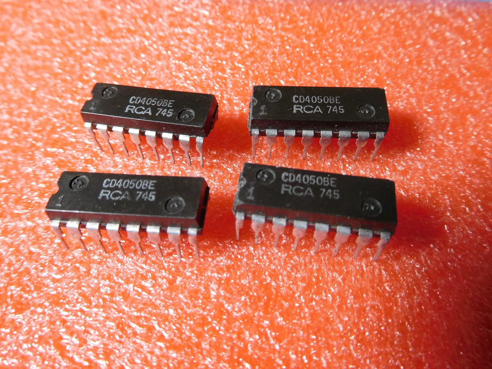 Lot of 4: RCA CD4050B (CD4050) DIP IC - NOS. USA Seller, fast ship!