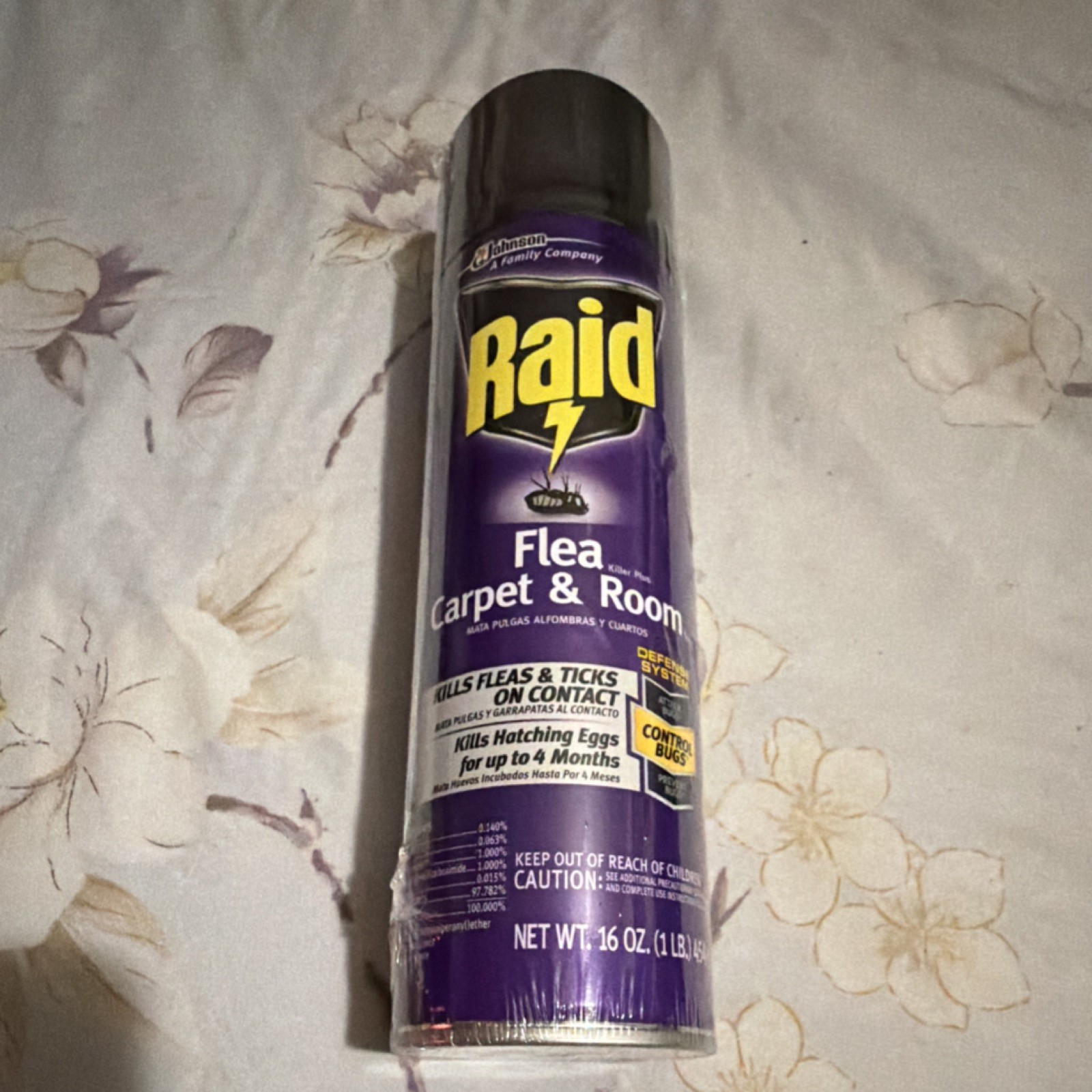 Raid Flea Carpet & Room Spray 16 oz Kills Fleas & Ticks, Hatching Eggs, Defense