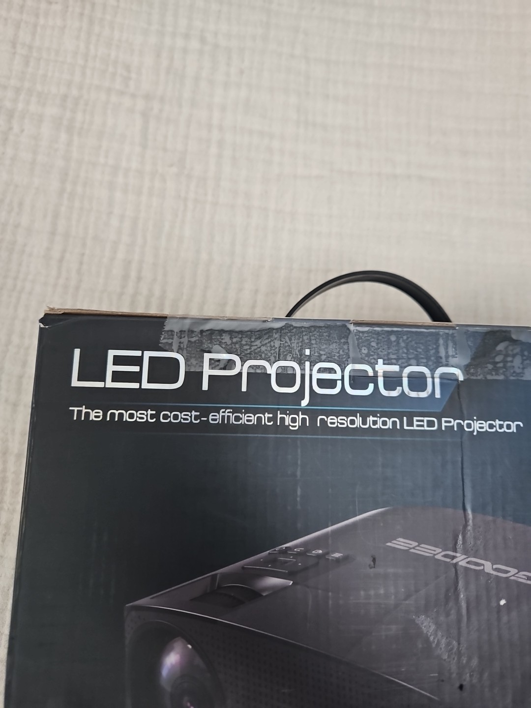 GOODEE HDMI, LED PROJECTOR, 1920/1080 RESOLUTION, USB INPUT, EARPHONE OUTPUT,