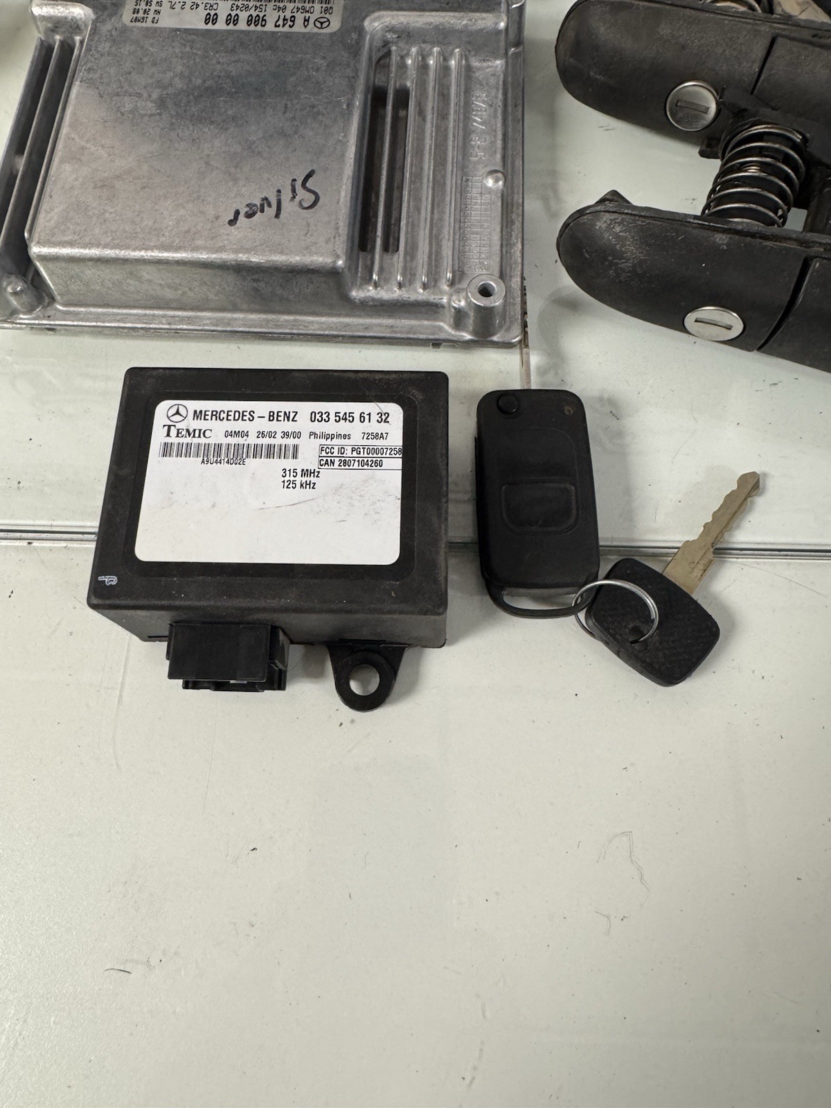 2004 - 2006 DODGE SPRINTER 2500 ECU EIS SRS KEY CLUSTER IGNITION SWICH SET