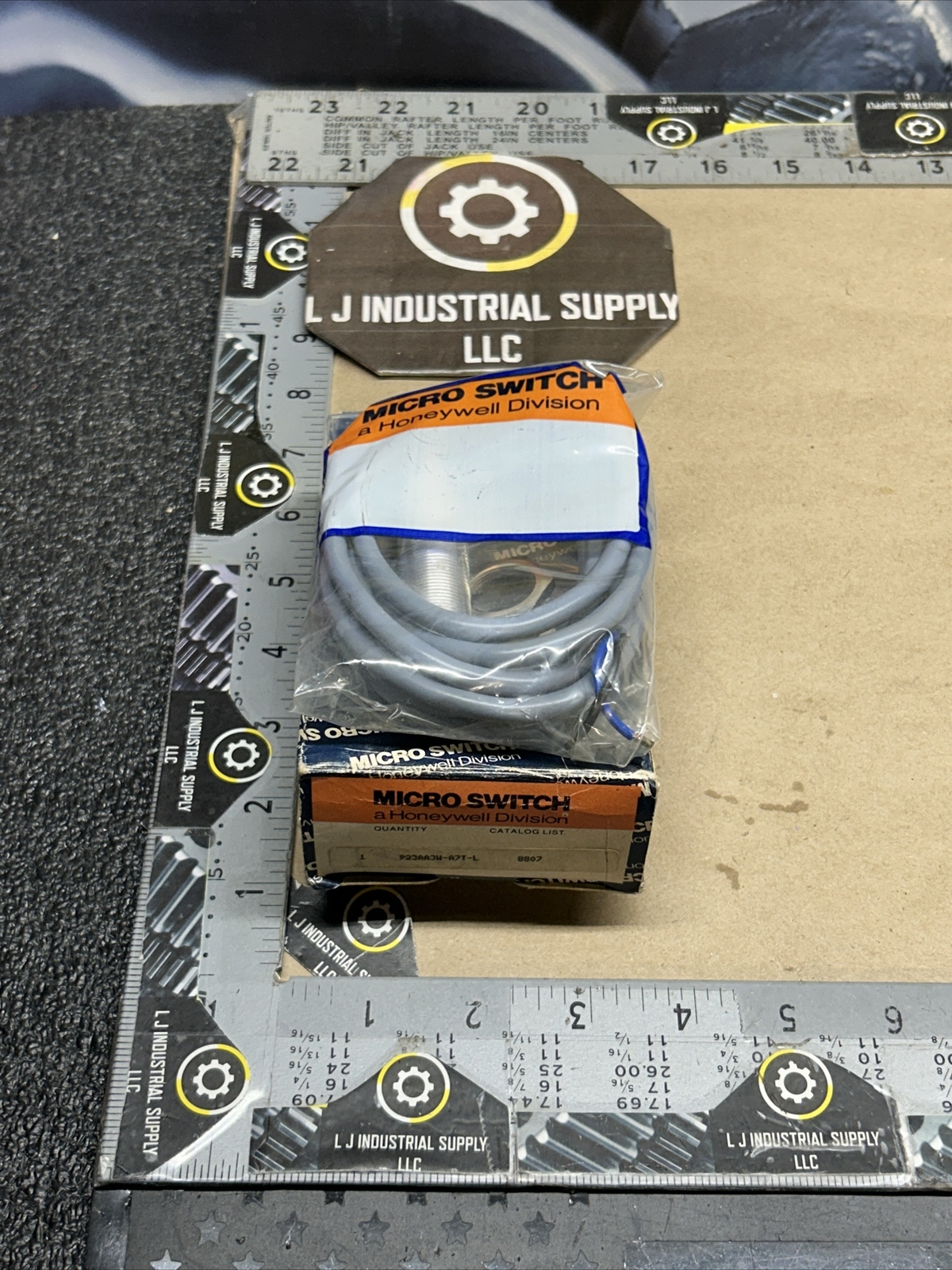 NEW! Micro Switch 923AA3W-A7T-L Proximity Sensor_WARRANTY_FAST SHIPPING!