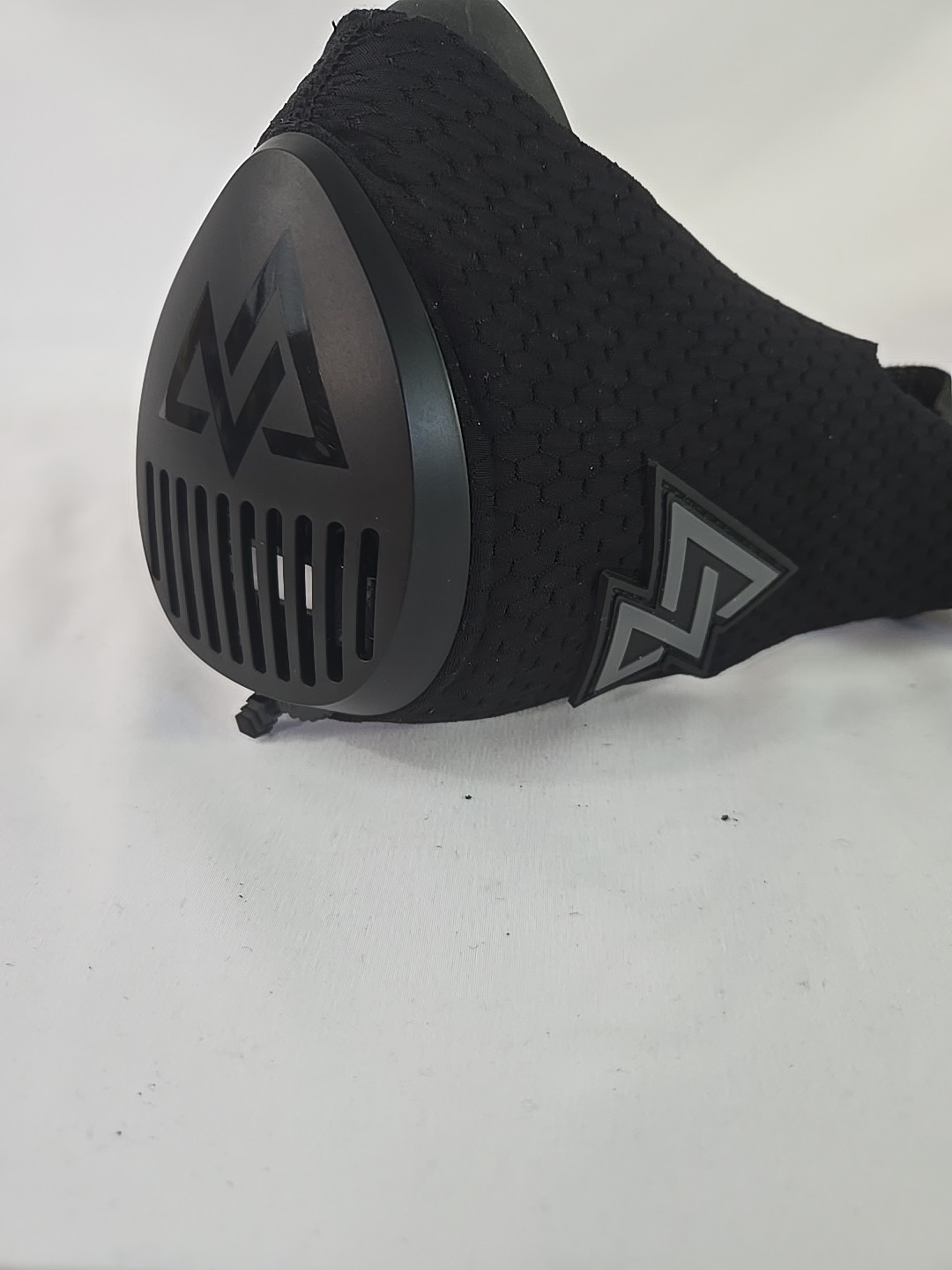 Training Mask 3.0 Face Mask, Medium WITH CASE- Black