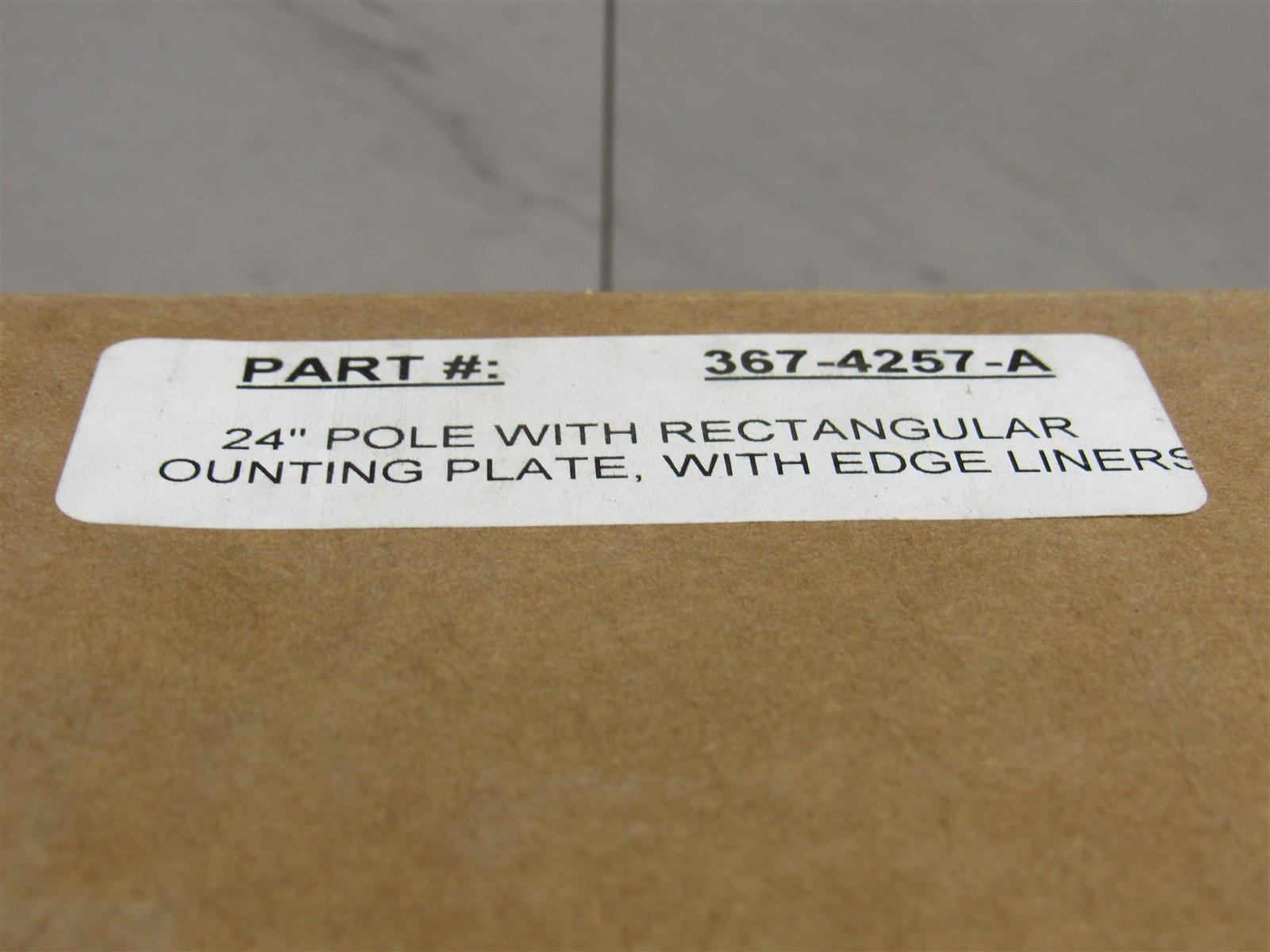 NEW HAVIS POLE RECTANGULAR MOUNTING PLATE WITH EDGE LINERS AND 24'' POLE