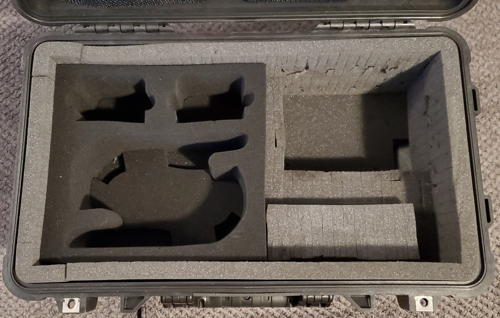 HTC Vive VR Headset Complete Set + Custom Pelican 1510 Case (Easily Portable)