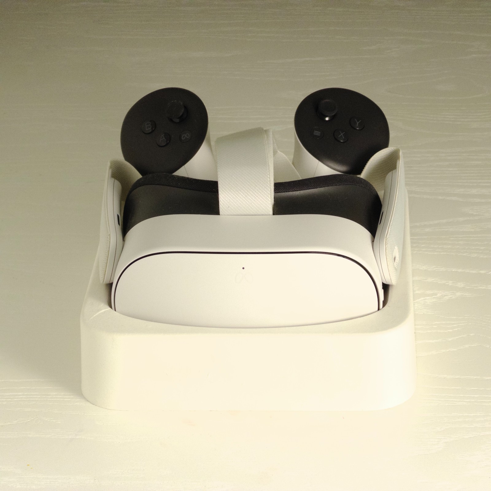 Meta Quest 3S 128GB VR Headset with Controllers White - Batman Arkham Shadow ver