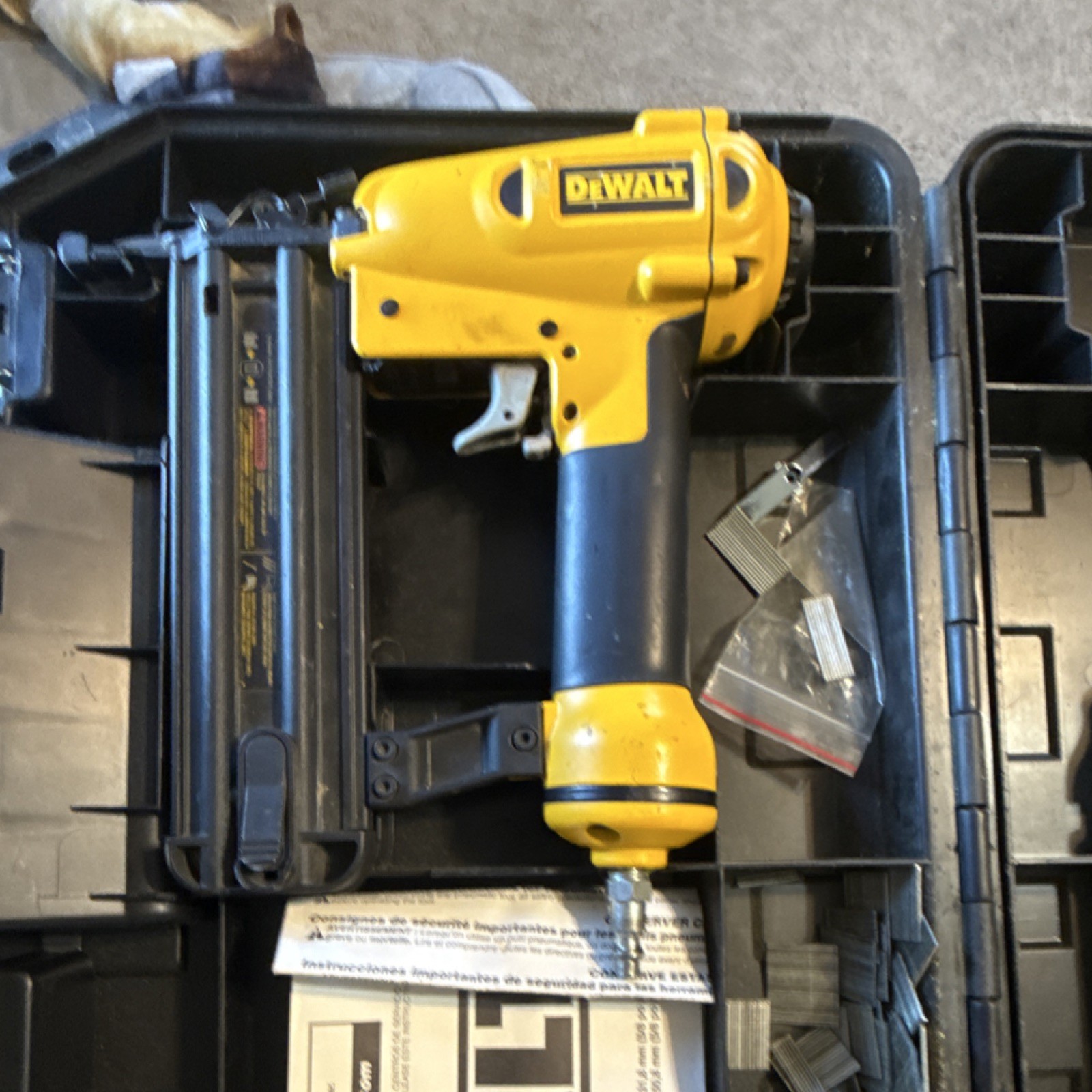 DEWALT D51236 Finish Nail Gun 16 Gauge Straight 120psi Yellow Black w/ Case