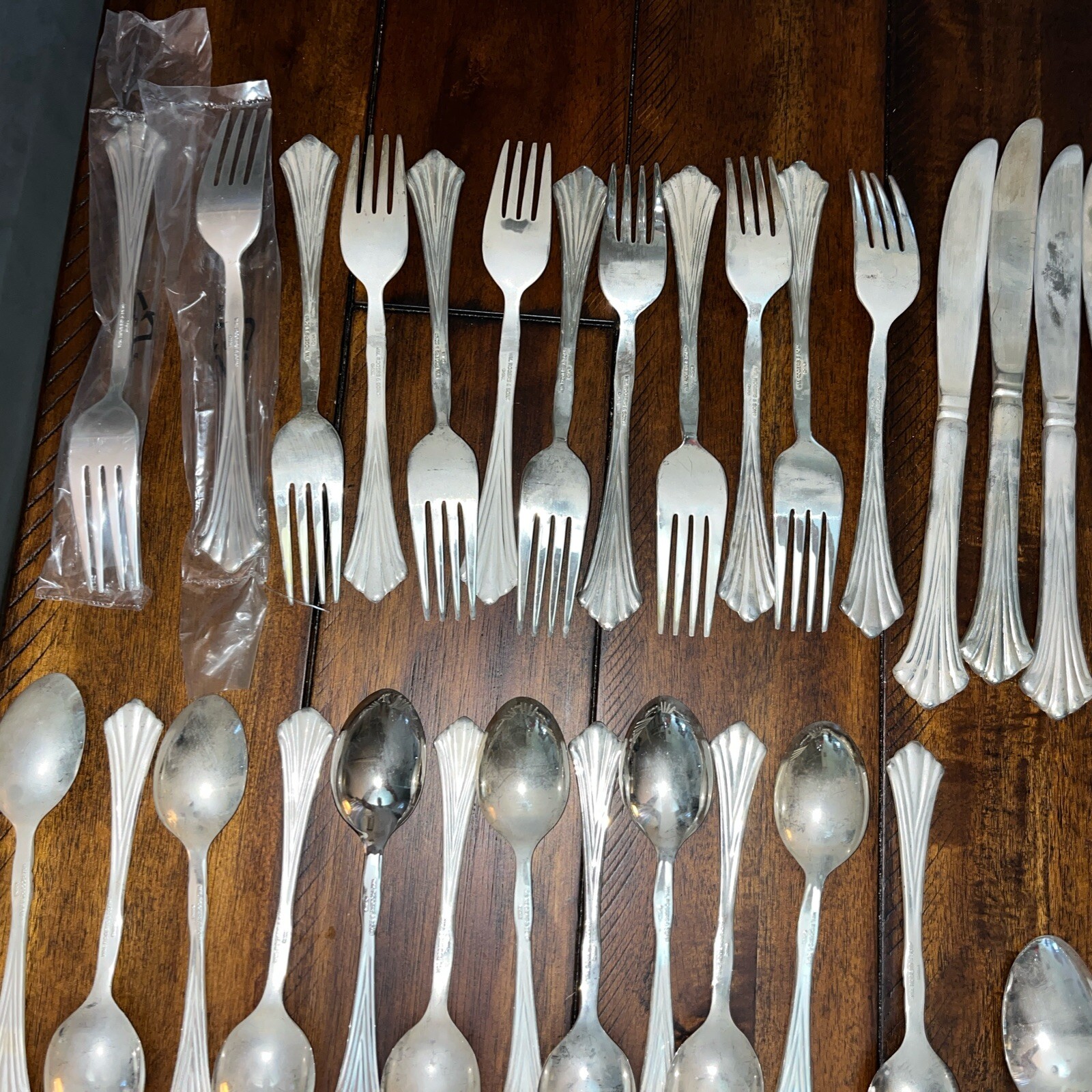 WM ROGERS & SON ROYAL PLUME 62 PIECE FLATWARE SET